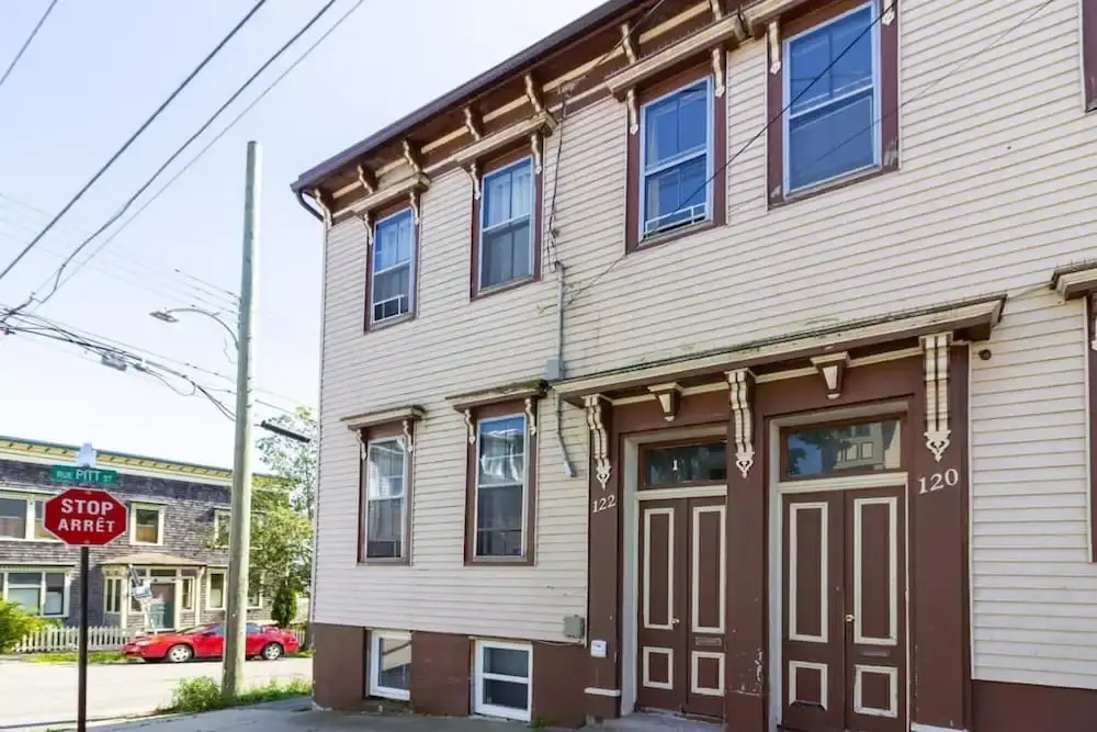 Cozy 3-bdrm in Uptown Saint John w Parking Coffee