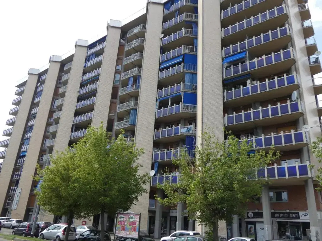 Metro Apartment