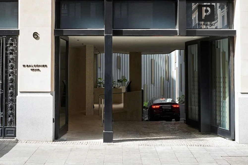 60 Balconies Iconic