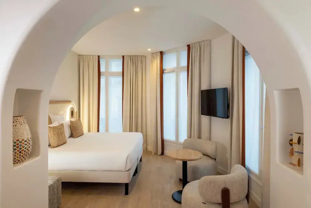 Deluxe Double room (full double bed)