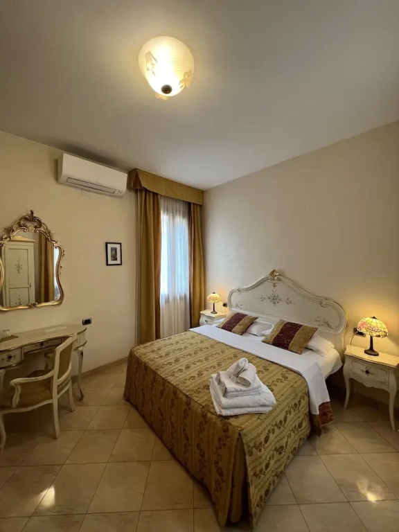 Superior Double room (full double bed)
