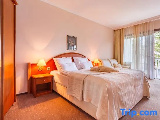 Comfort room with balcony
