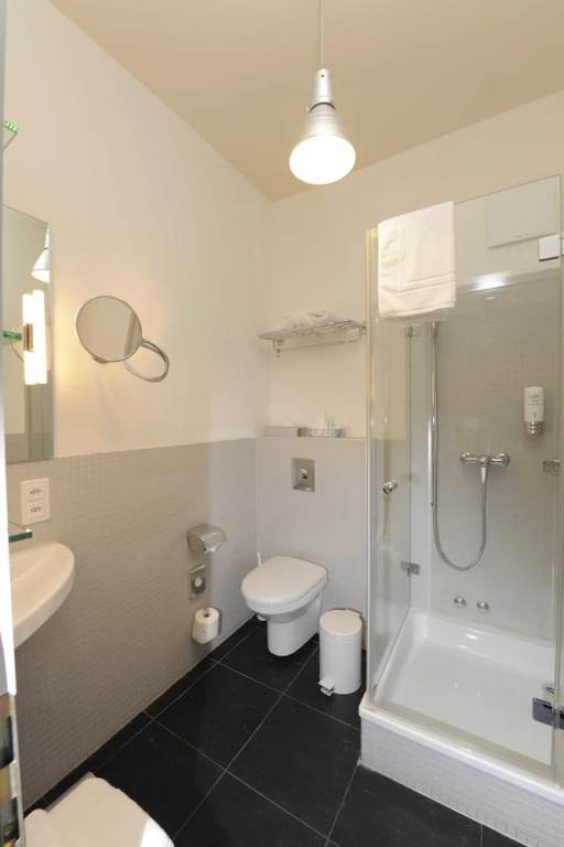 Alma Hotel - Boutique hideaway by the lake with rooftop and ladies-only wellness - Chambres