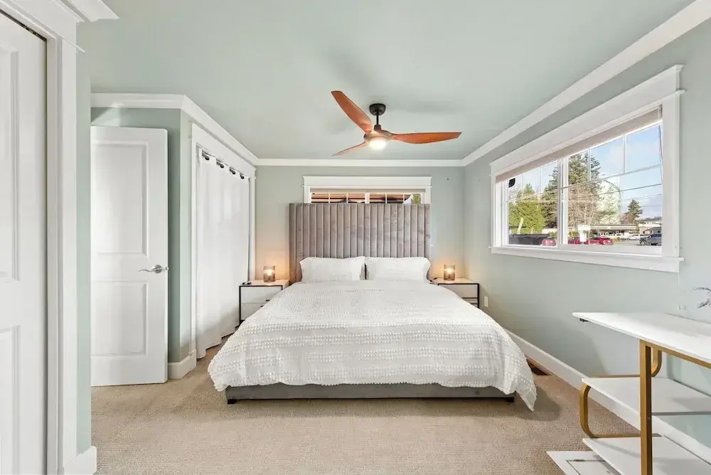 Renton Lakeside Oasis, Lakeview, 4B 2.5B, Spacious - фото 6