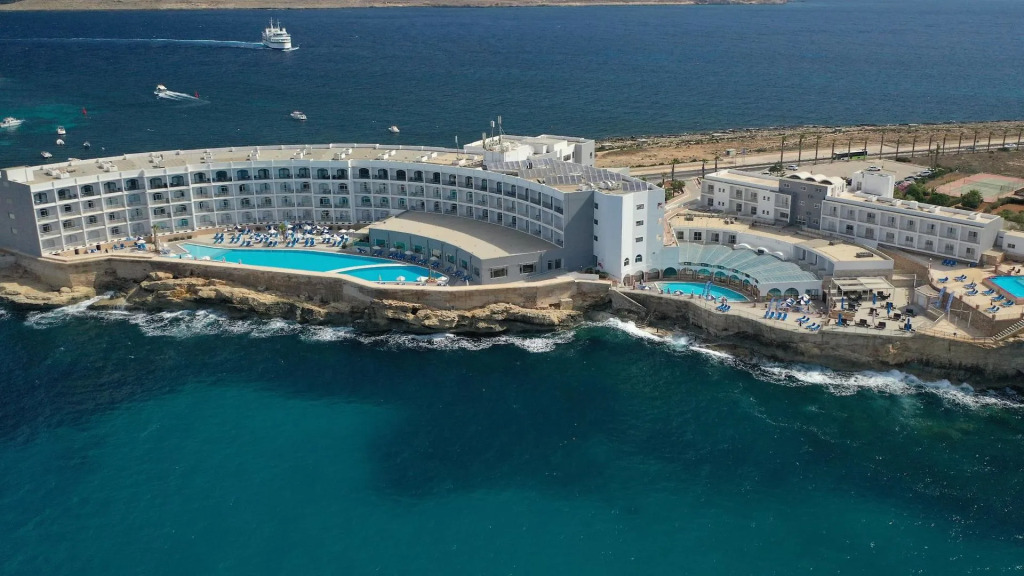 . Paradise Bay Resort