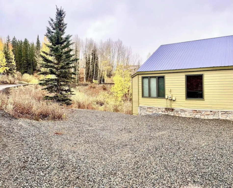 Sleeps 14, 3 Bedroom Home, Large Private Deck, on