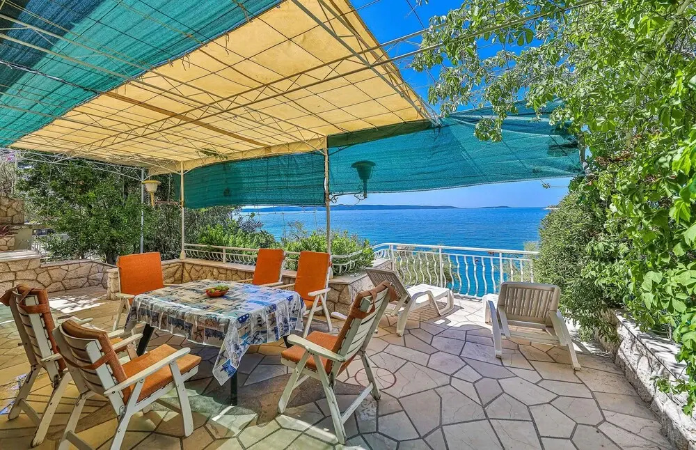 Amazing Home in Okrug Gornji With Wifi and 2 Bedrooms