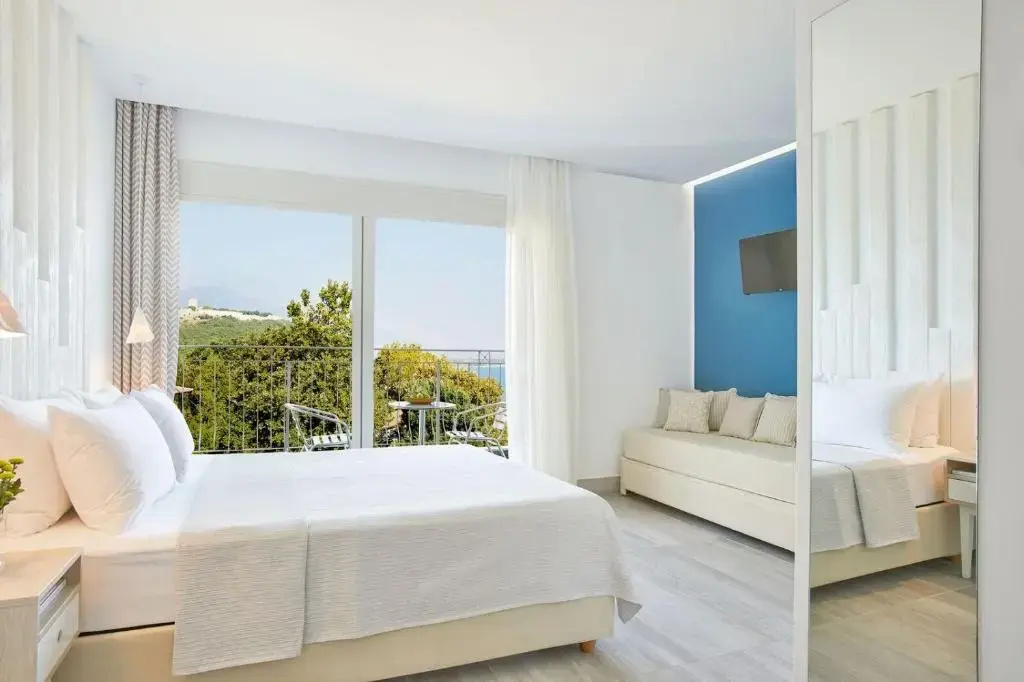 Superior Double room with mountain view full double bed
