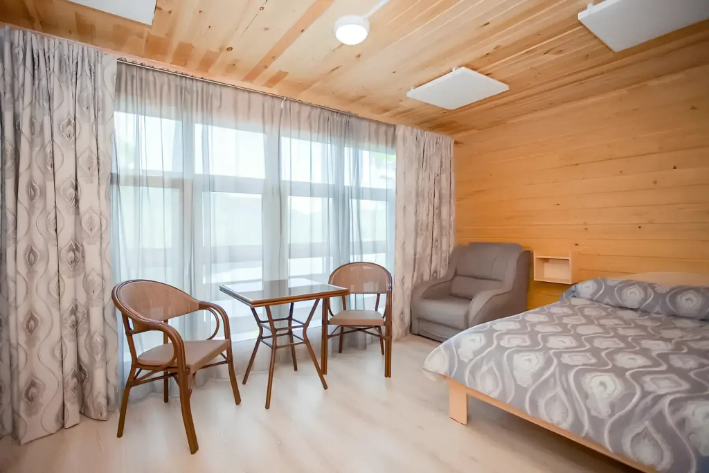 Коттедж с видом на озеро в Горное озеро