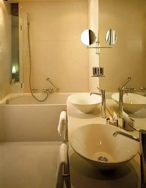 Business Double room (full double bed)