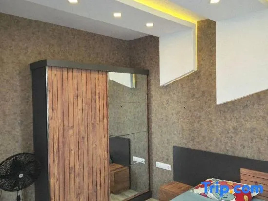 15th Floor flat with Fireplace & 3 big Balconies