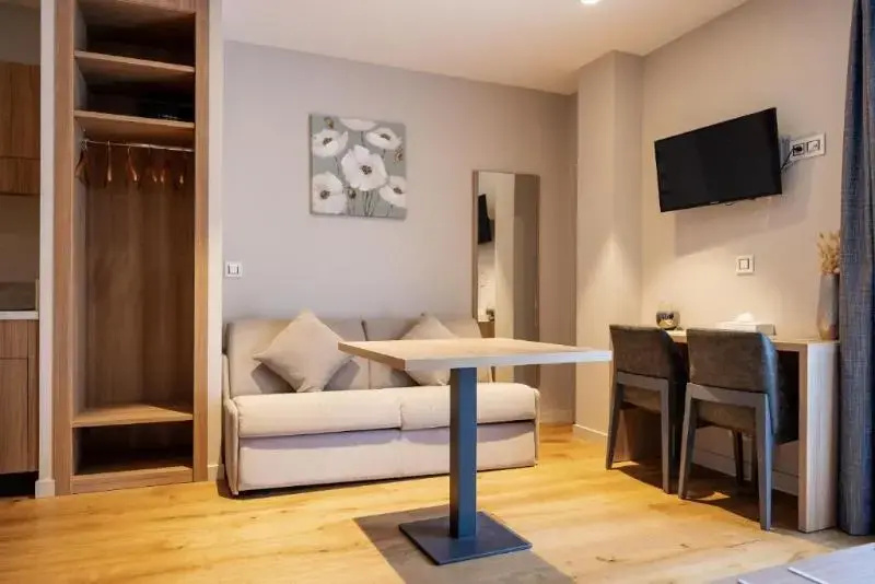 Superior Double room with sea view (full double bed)