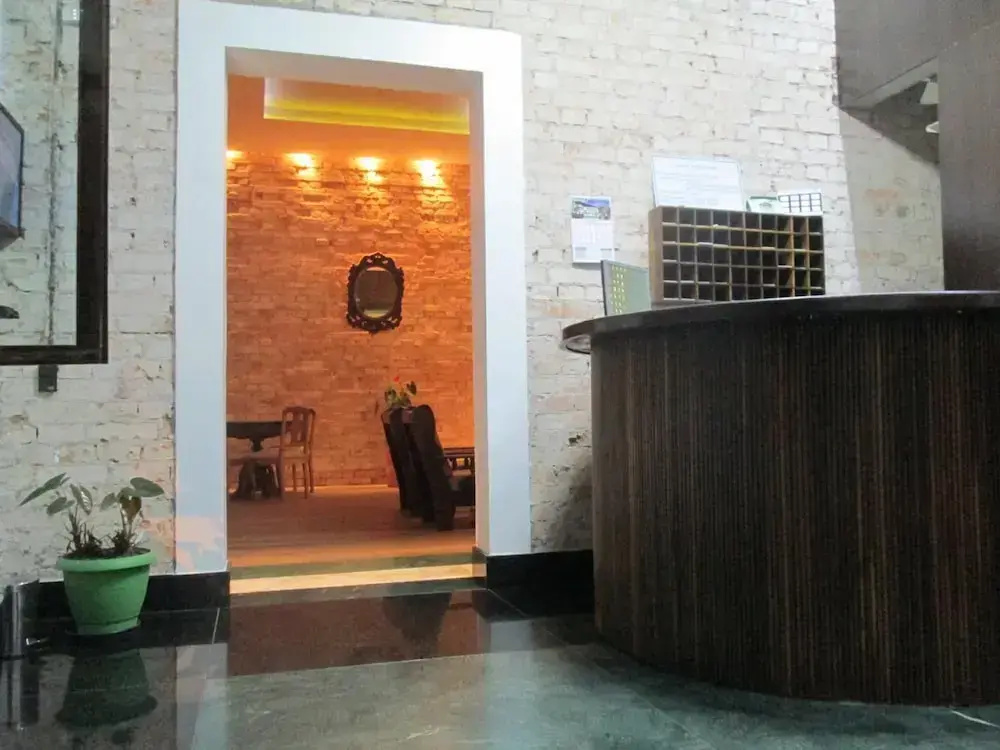 Lobby & Reception