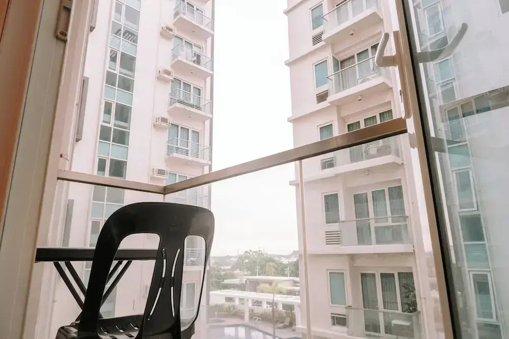 A Warm & Cozy City Studio