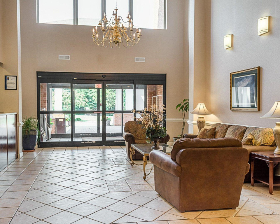 Lobby & Reception