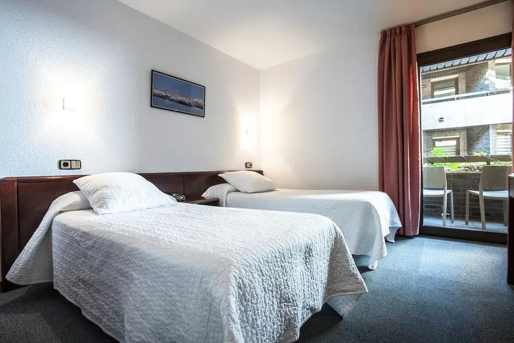 Standard Double room with balcony and with city view (twin beds)