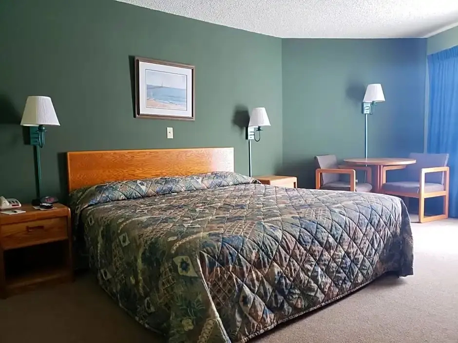 Standard Double room with harbour view (full double bed)