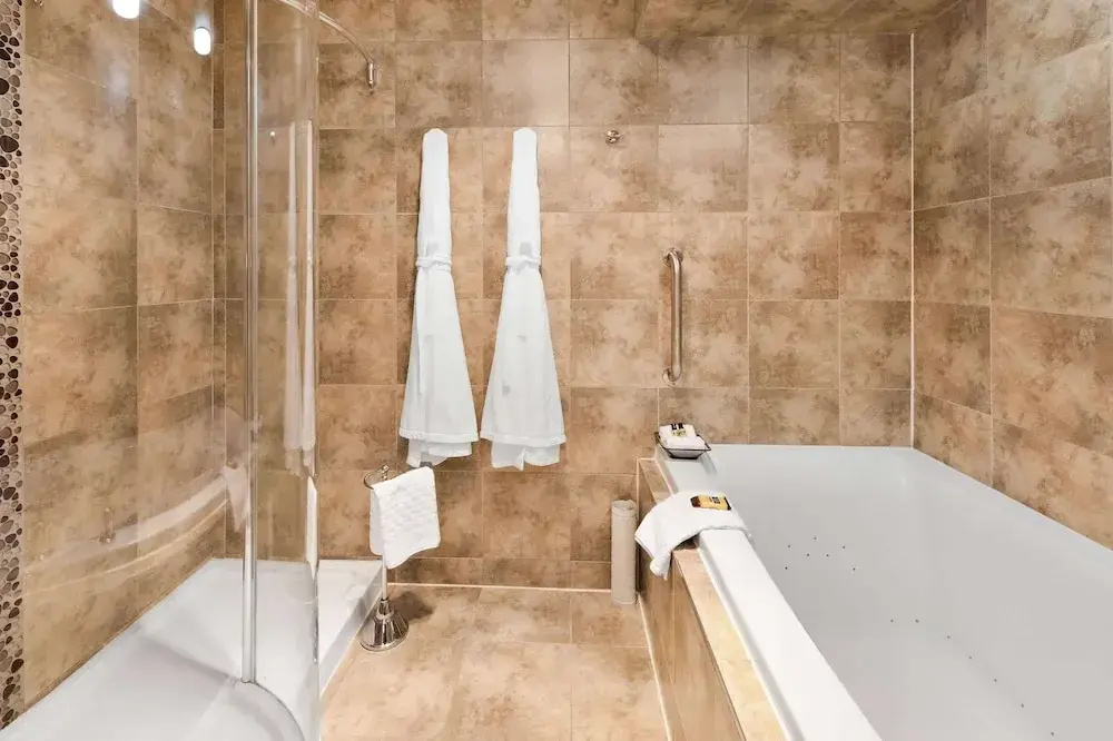 Double Suite with balcony (full double bed)