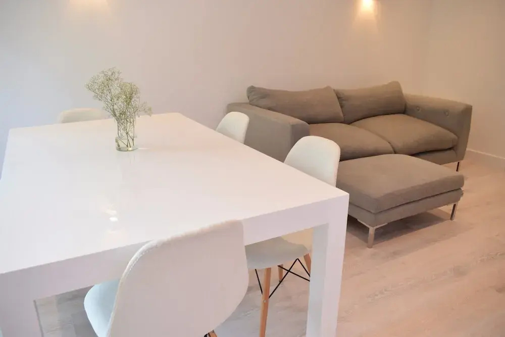 Stylish 2 Bedroom Apartment in Queen's Park