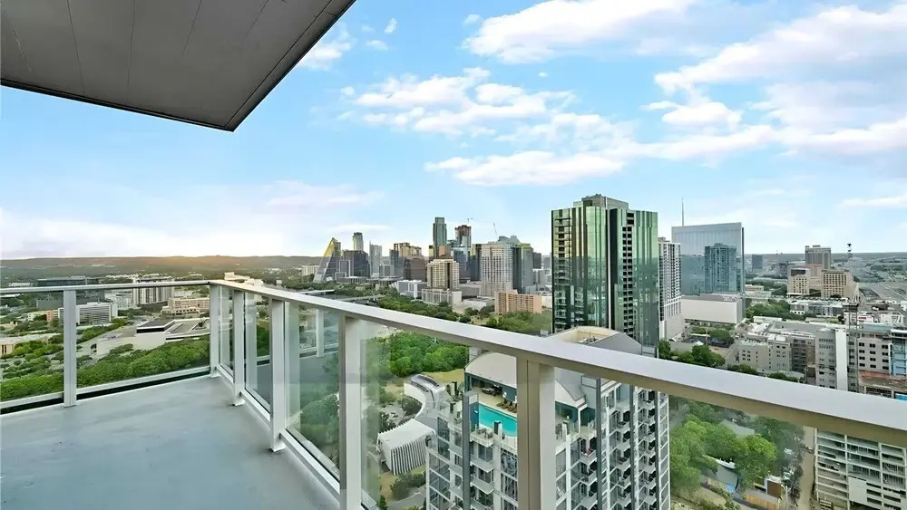 2 Luxury Condos, 1 Block From Rainey St New High Rise w/ Rooftop Pool & Gym