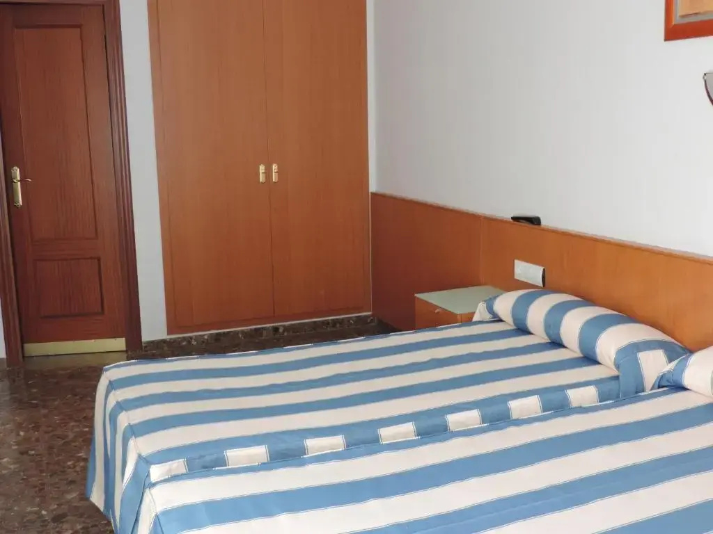 Hotel Costa San Antonio - Chambres