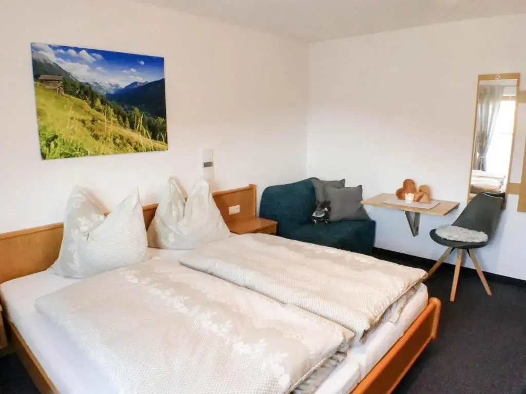 2 Bedrooms Apartment