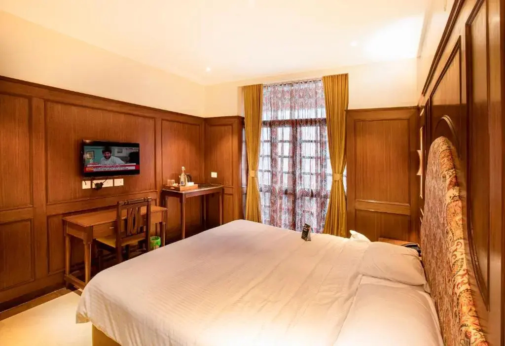 Standard room with lake view