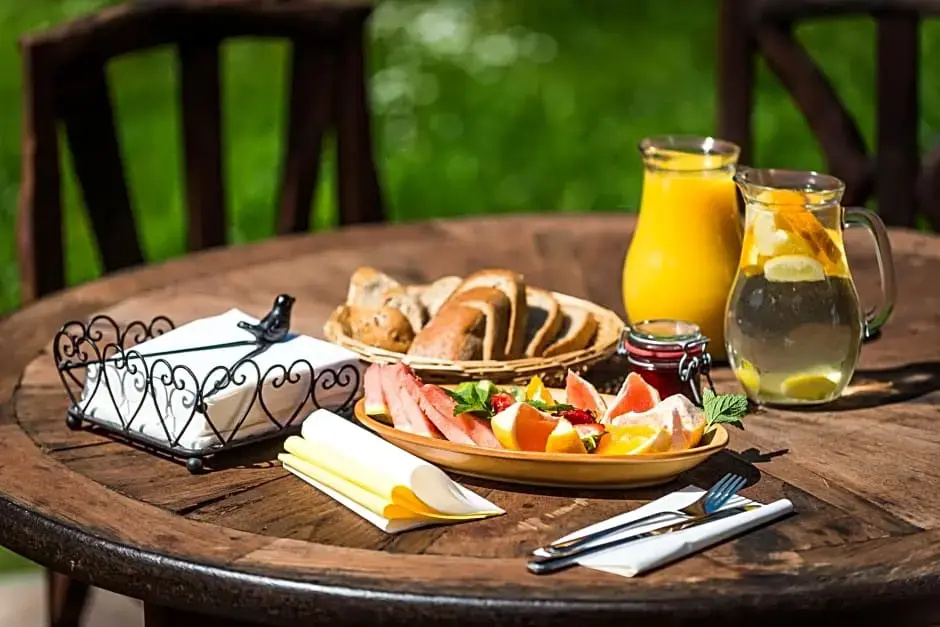 Food & Beverage