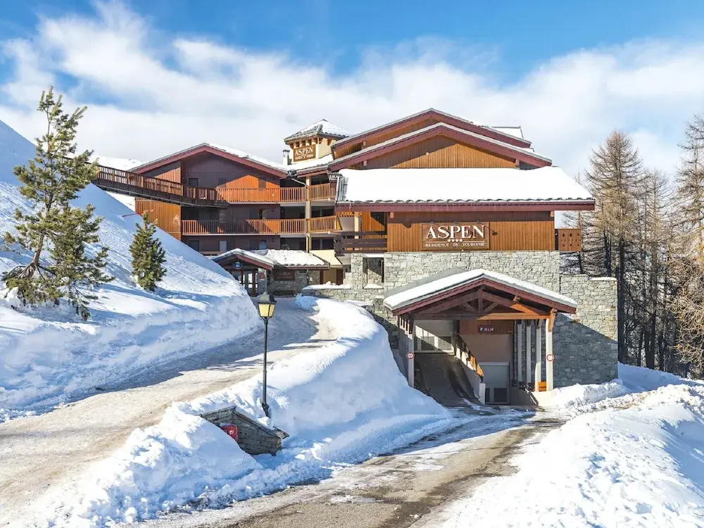 Homely Apartment Located Just 100 m. From the Slopes of Plagne