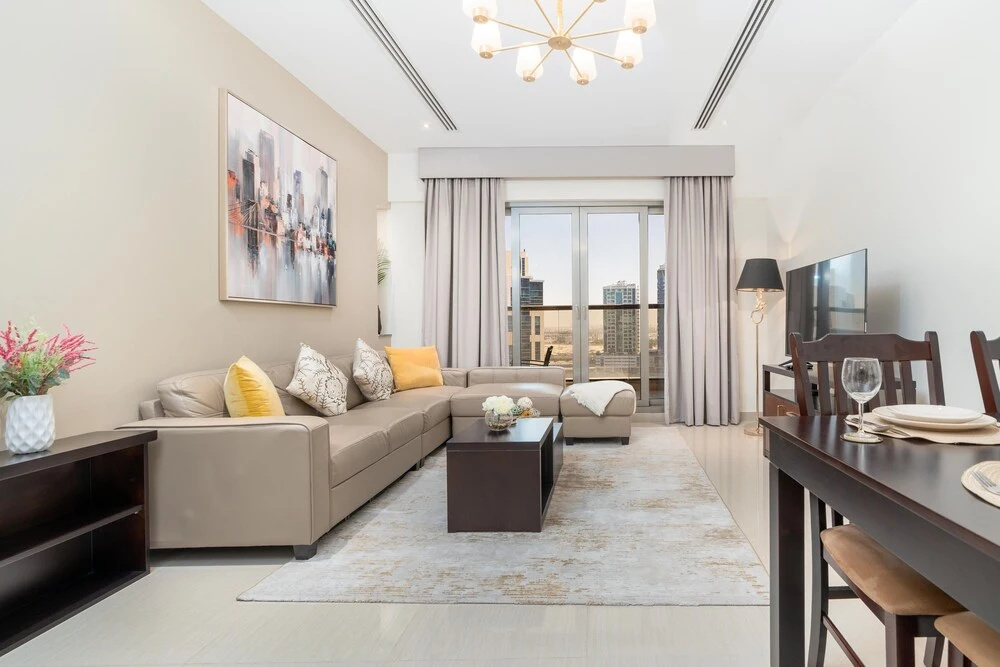 SuperHost - Spacious Apartment With Balcony Near Metro Station