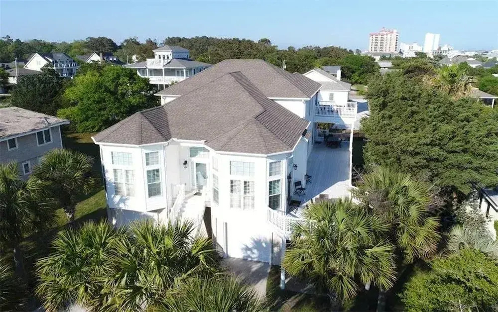 Beachwalk III - 4 Br home by RedAwning