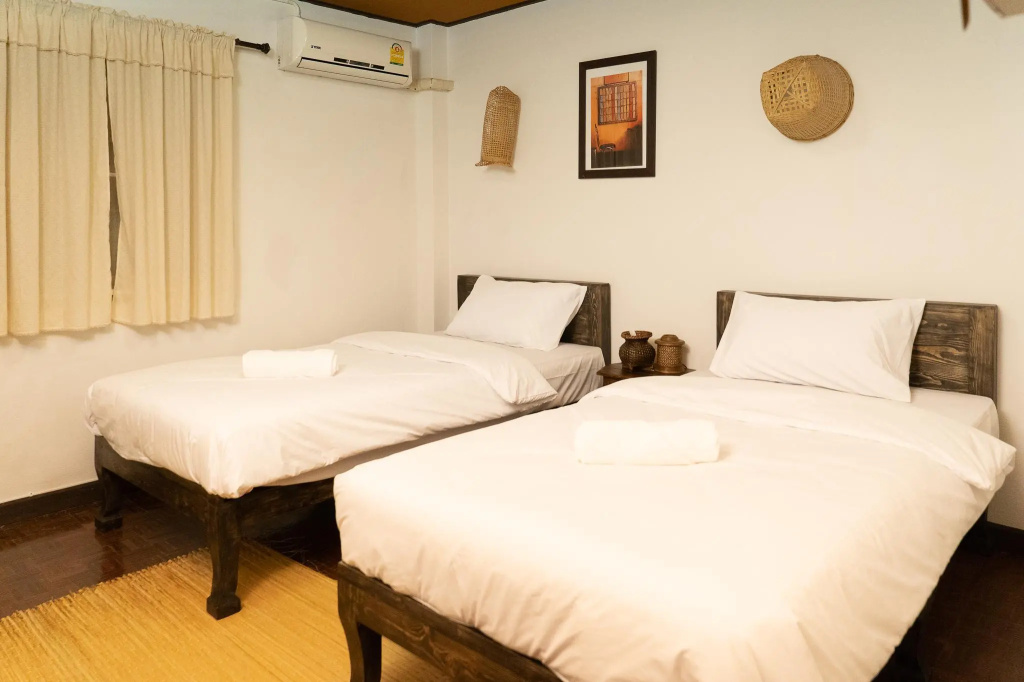 Past Tense Hostel — 4