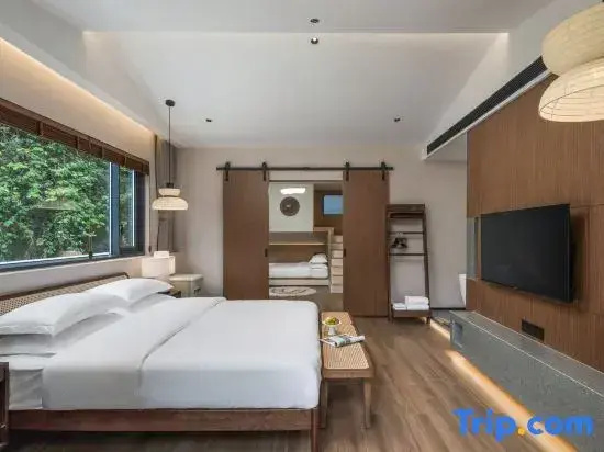 Family Suite with balcony and with mountain view