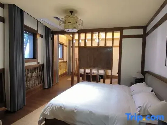 Standard Double room with courtyard view (full double bed)