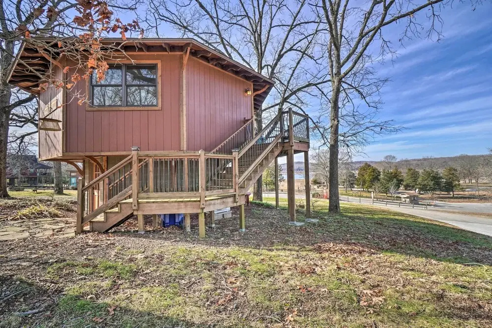 'sunset Bluff Treehouse': On Bull Shoals Lake!