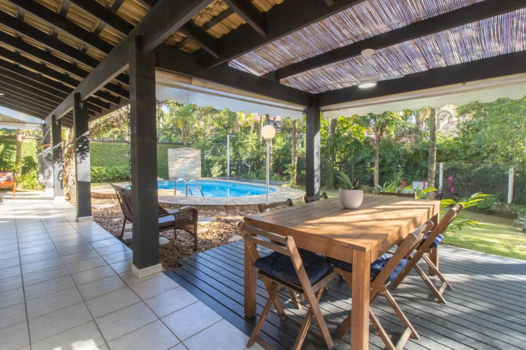 Linda Casa! Acesso privado praia Guaratuba(50mts)
