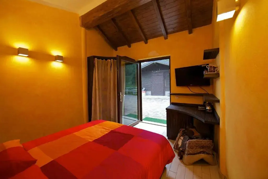 Standard Double room (full double bed)