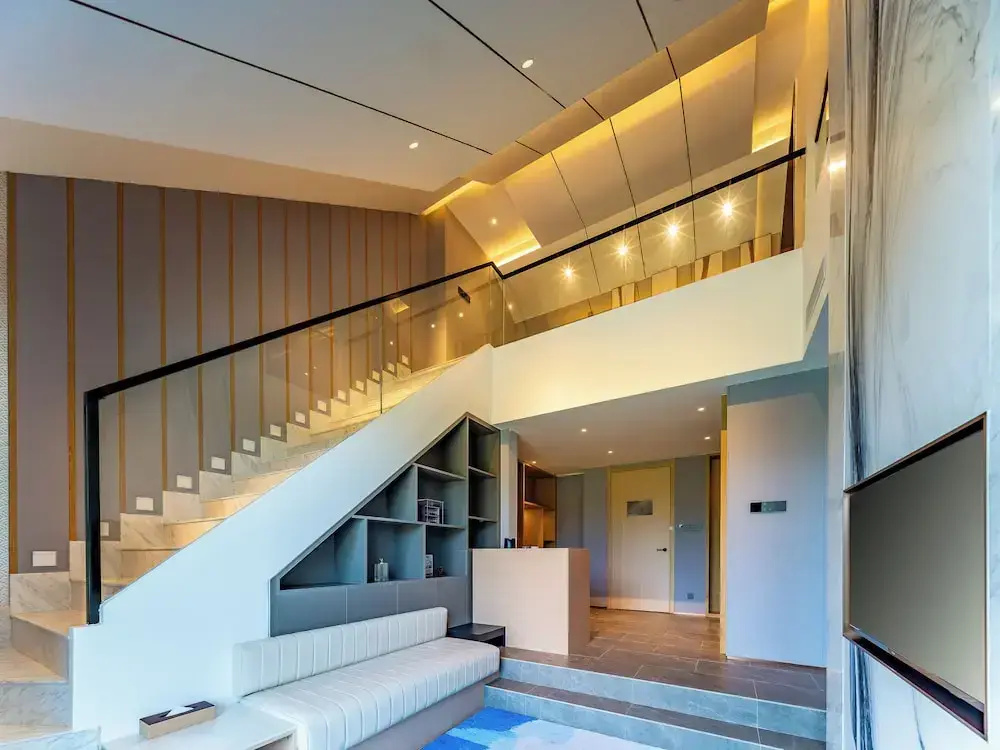 Lobby & Reception