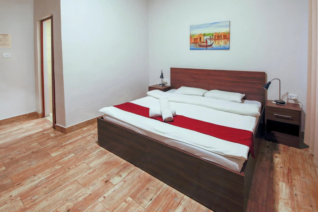 Standard Double room (full double bed)