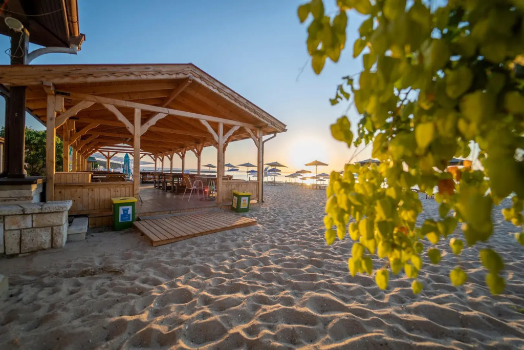 Beach & Waterfront