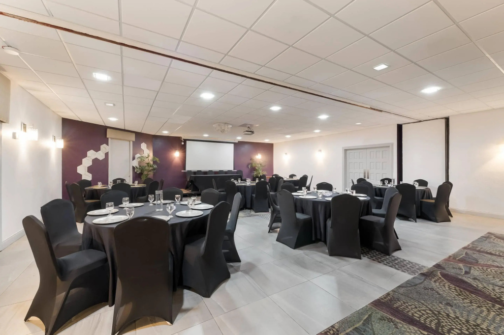 Clarion Inn & Suites Across From Universal Orlando Resort - Général