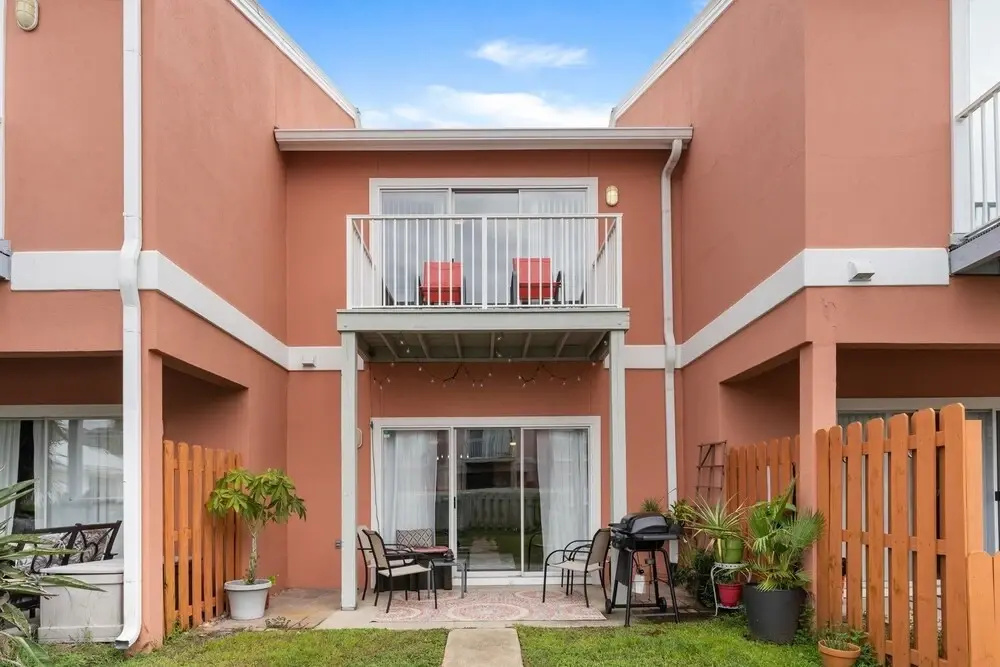 Coral Crab 2 Bedroom Townhouse by RedAwning