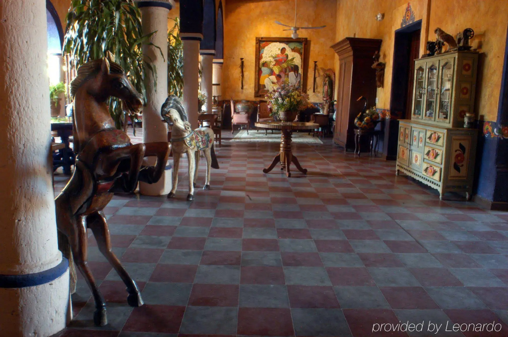 Lobby & Reception