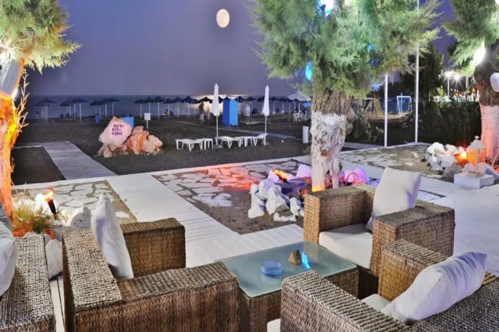 Beach & Waterfront