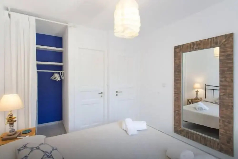 5 Bedrooms Villa