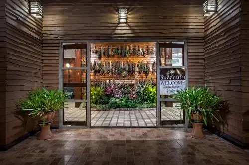 Khaokhoherbary Organic Farm & Resort