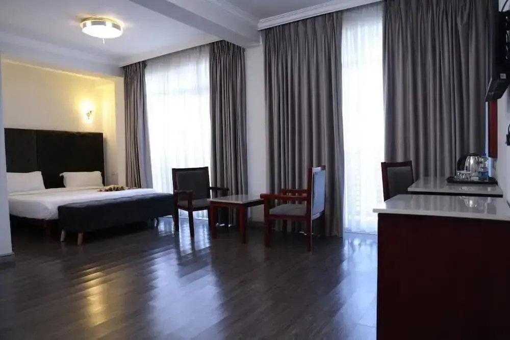 Deluxe Suite