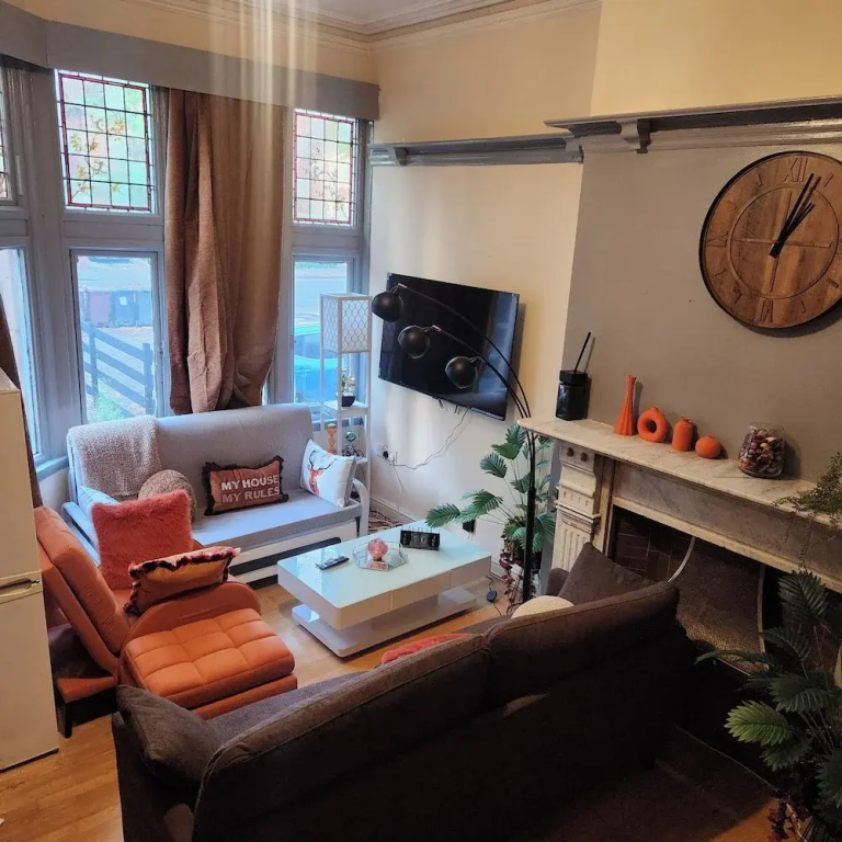 Tettenhall Road Retreat - Modern Apartment
