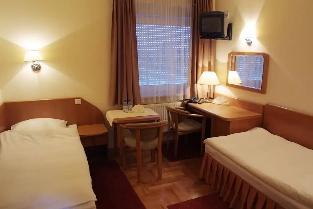 Standard Double room (twin beds)