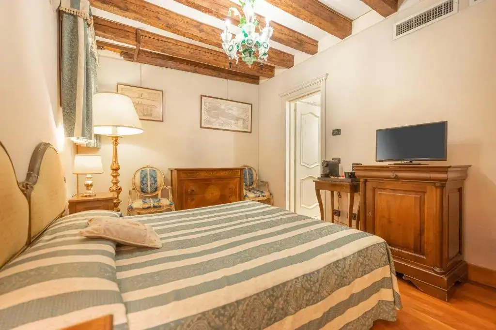 Standard Double room (full double bed)